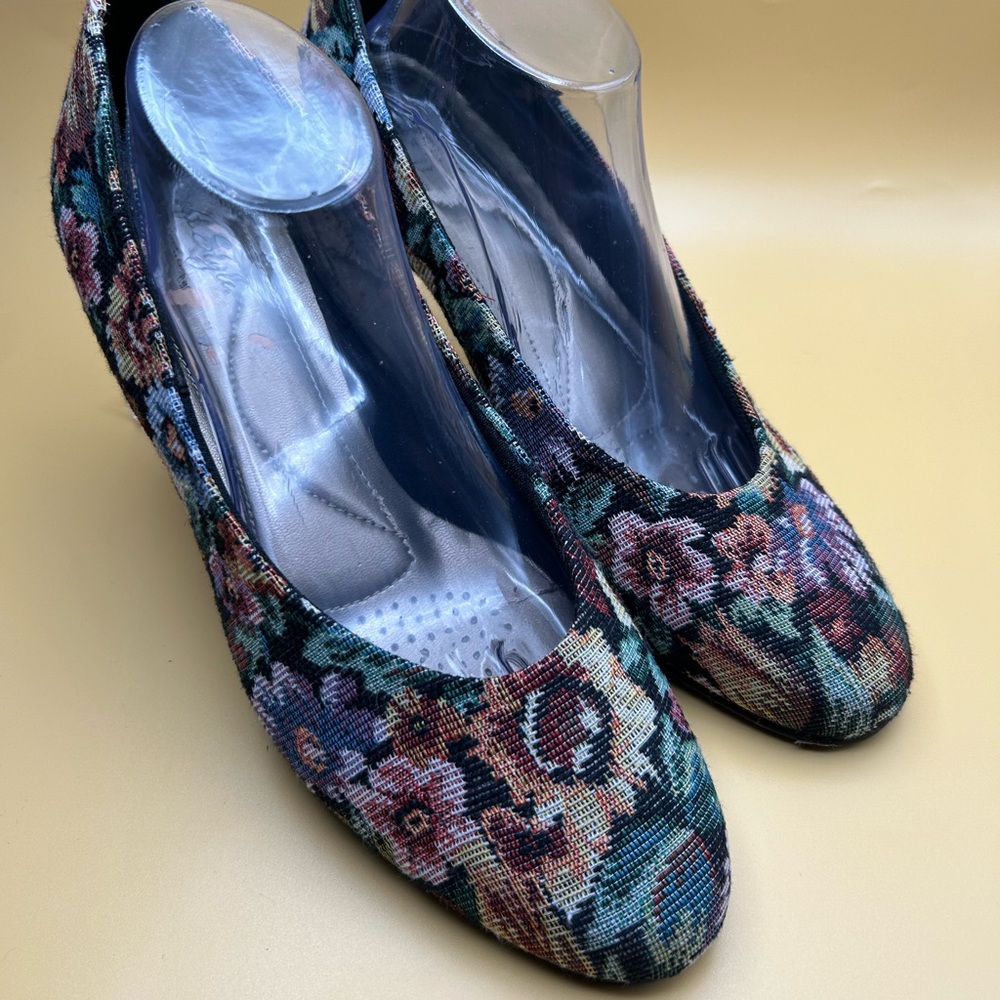 Jones New York Floral Tapestry Ballet Flats in Multicolor